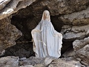 27 Bianca Madonnina nella roccia